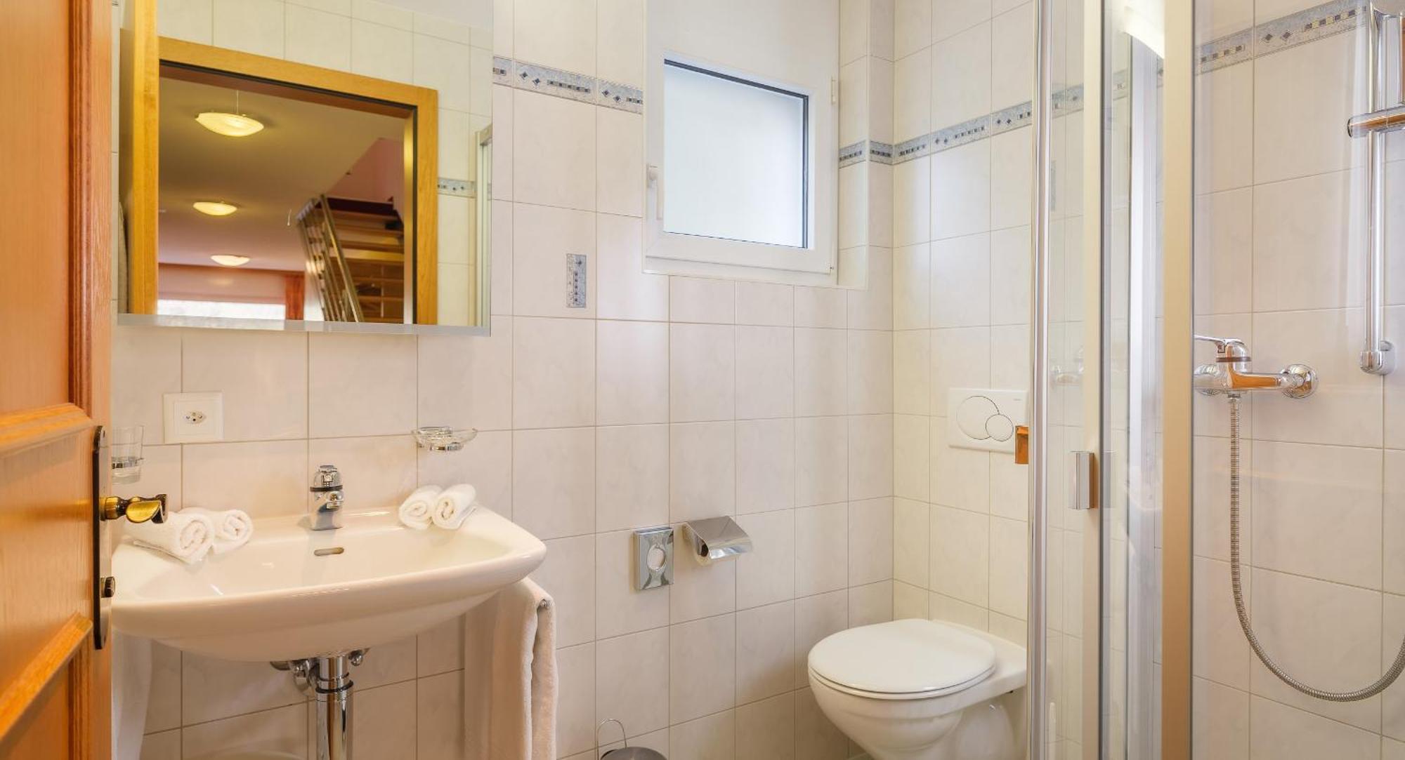 Hotel Alex Лойкербад Екстериор снимка