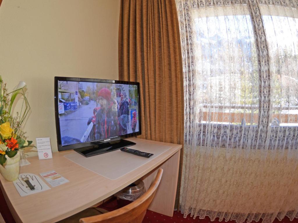Hotel Alex Лойкербад Стая снимка
